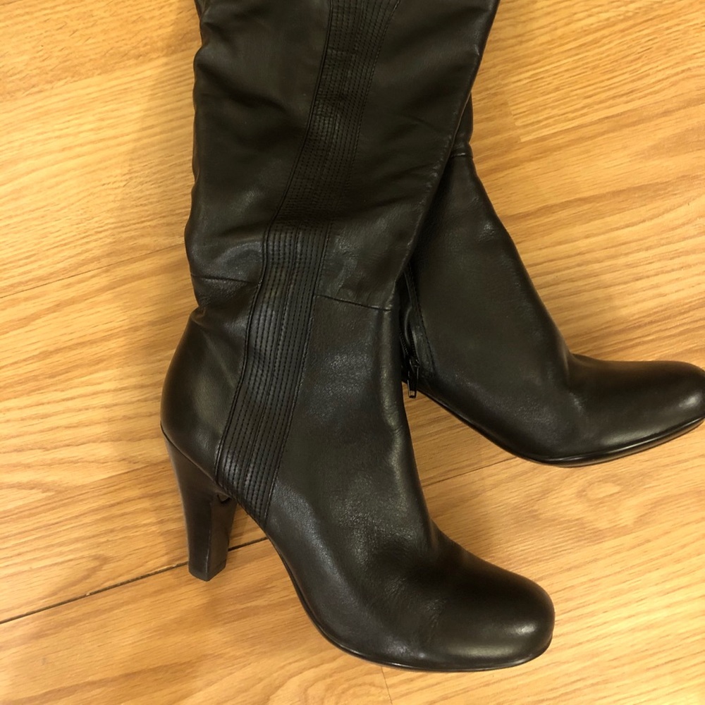 Heeled black leather boots